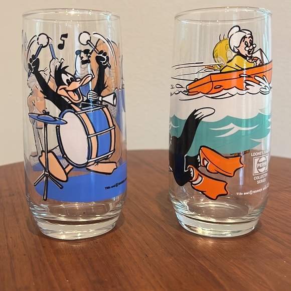 Vintage LooneyTunes/Pepsi collector series drinking glasses - Picture 2 of 4